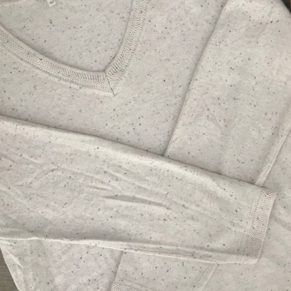 Cream colored TALBOTS Speckled Rainbow v-neck knit sweater - Picture 10 of 11